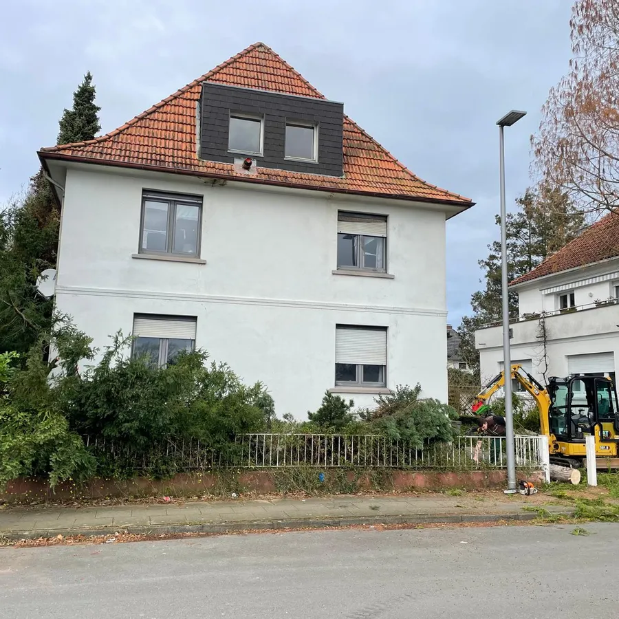 Modernisiertes Wohngebäude nach der energetischen Sanierung gemäß dem individuellen Sanierungsfahrplan (ISFP).