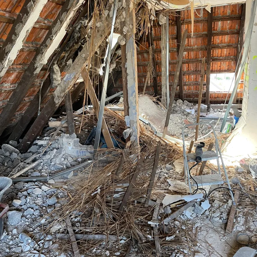 sanierungsfahrplan-isfp-25 Effiziente Dachbodendämmung im Altbau zur Reduzierung von Wärmeverlusten und Heizkosten.