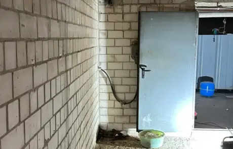 sanierungsfahrplan-isfp-spandau-berlin-005 Innendämmung der Außenwände und fachgerechte Fenstermontage im Altbau während der energetischen Baubegleitung.