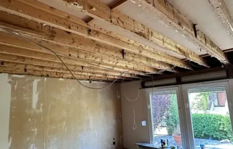 sanierungsfahrplan-isfp-spandau-berlin-065 Innendämmung der Außenwände und fachgerechte Fenstermontage im Altbau während der energetischen Baubegleitung.